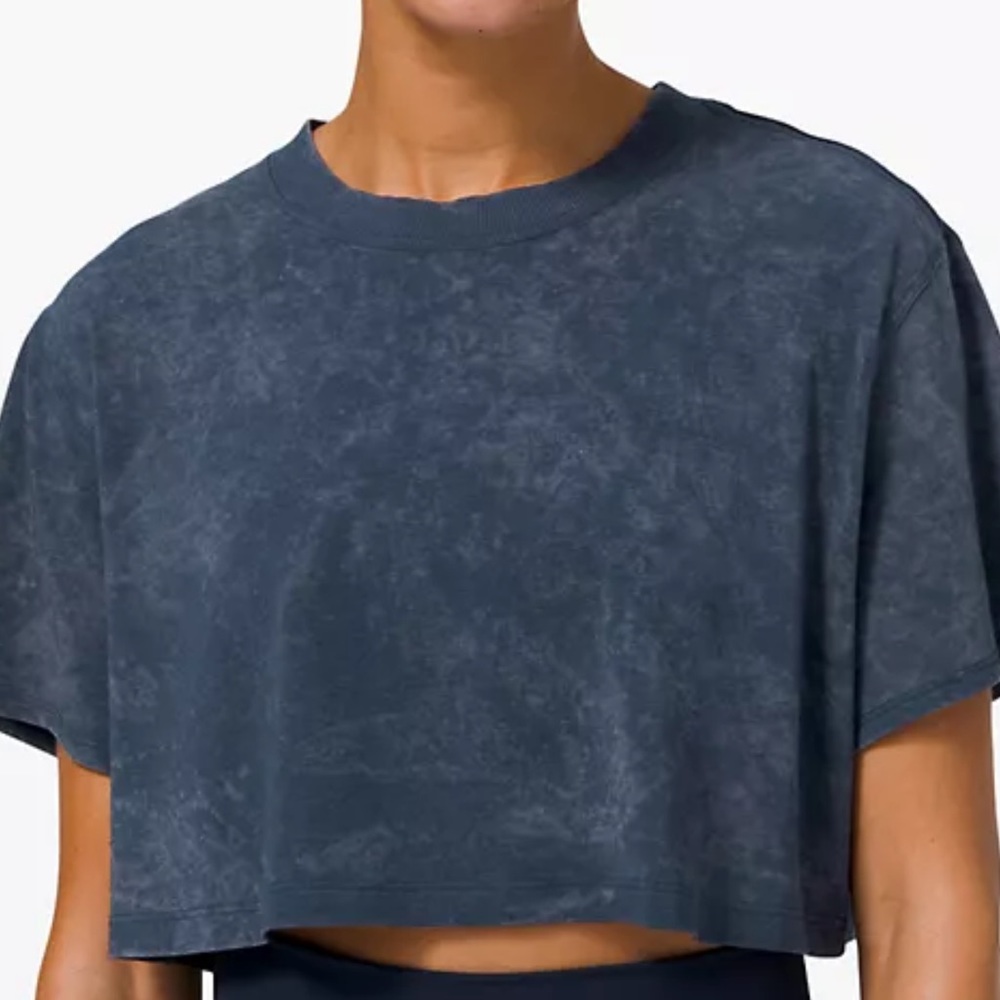 NWOT LuluLemon Cropped Shirt